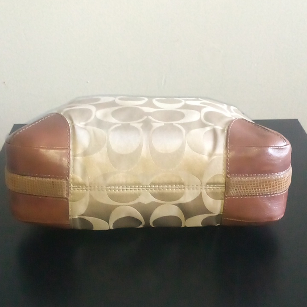 Coach - Picture 3 of 6